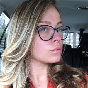 Meet your Posher, Angelica